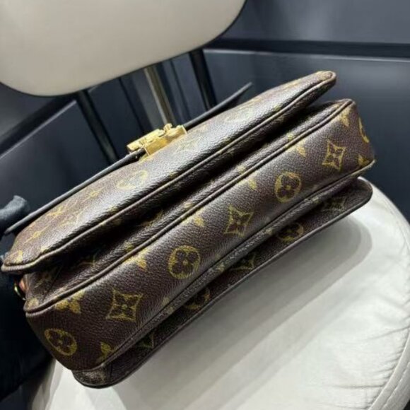 LOUIS VUITTON bag - Picture 5 of 7